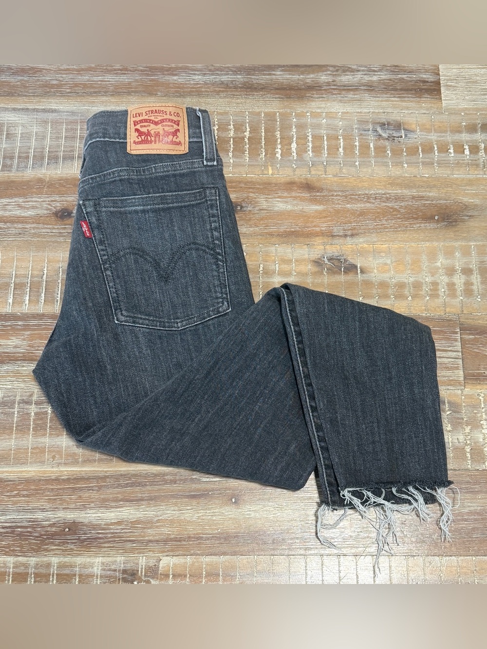 Levi's Women's 26 Black High Rise Button Fly Raw‎ Hem Wedgie Skinny Denim Jeans